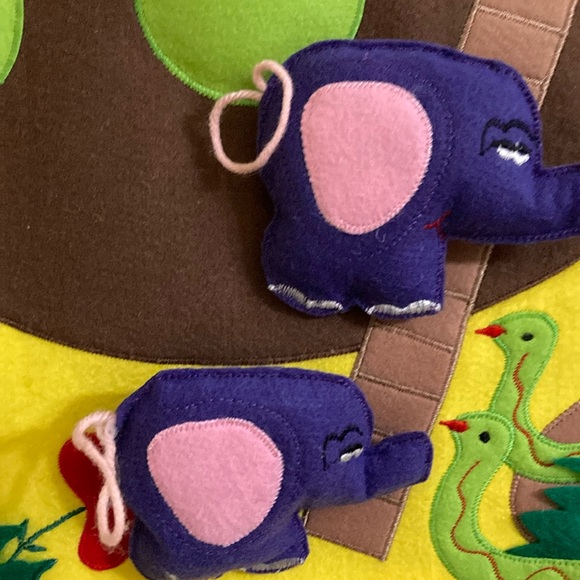 Vintage (1989) Noah’s Ark Wall Hanging & Book - Picture 6 of 16